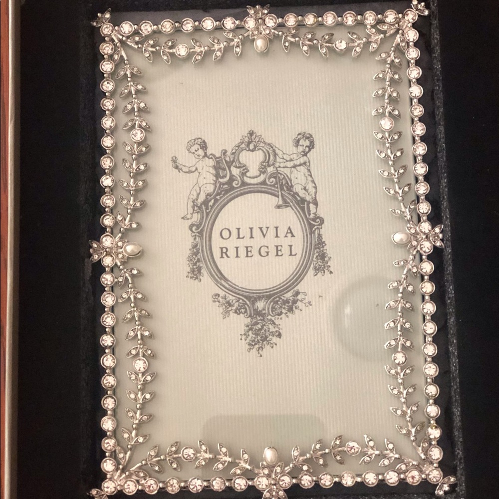 Beautiful 4x6 Picture Frame.   New in Box.